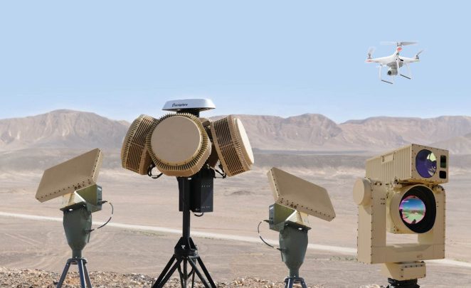 Ein israelisches Drohnenabwehrsystem mit Hochleistungs-Laserstrahl vorgeführt